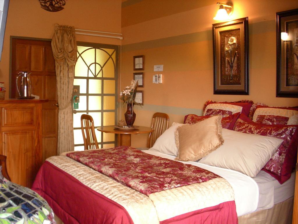 Native Abode Bed & Breakfast Bon Accord Village Room photo